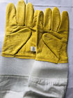 白く柔らかい換気された部分、白い伸縮性がある袖口が付いている耐久の黄色い羊皮の養蜂の手袋